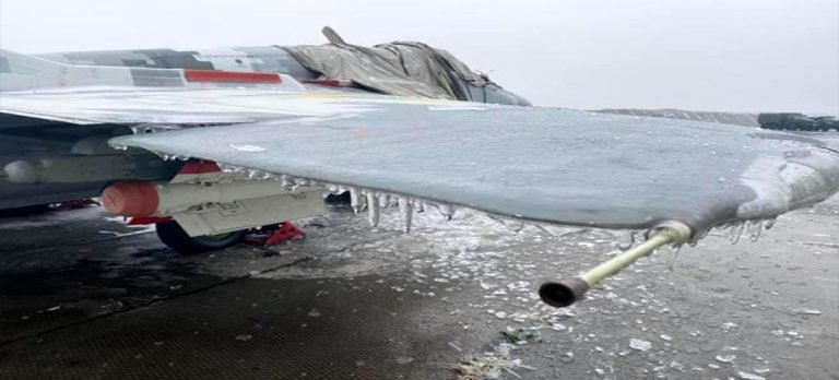 Ukrayna’da Soğuktan savaş uçağı buz tuttu