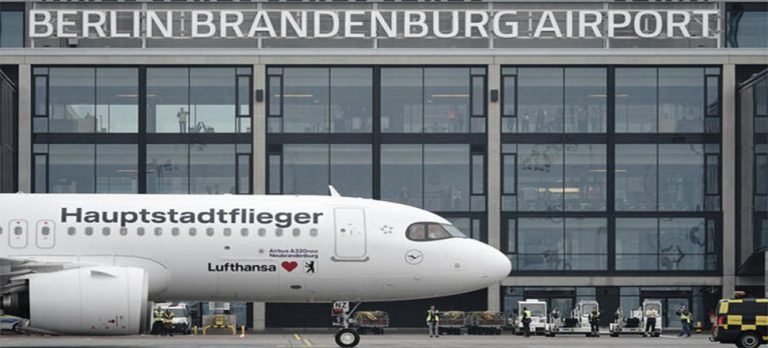 Berlin’de yeni havaalanı bir terminalini kapattı