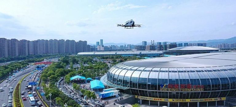 Çin’de sürücüsüz drone taksi 2 yolcusuyla uçtu