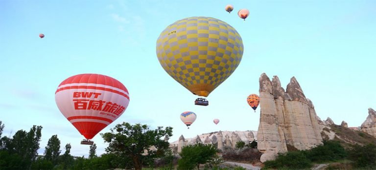 Kapadokya’da sıcak hava balonlarının görsel şöleni