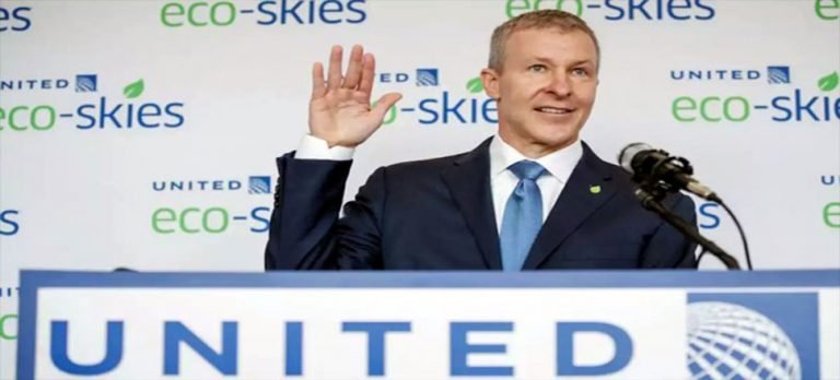 United CEO’su: Uçakta maske kullanımı Eylül’de sona erecek