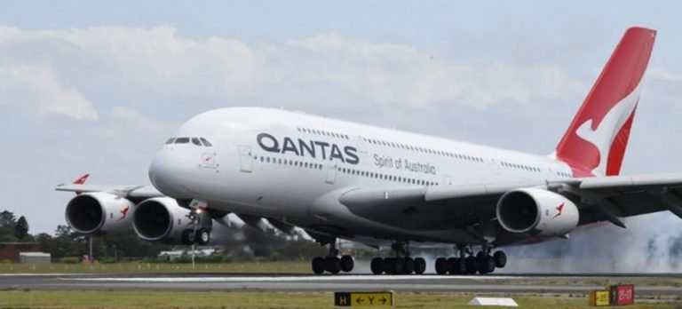 Qantas, Airbus A350-1000’lerin Gecikmesini ve Yeni A220 İç Mekanını Duyurdu