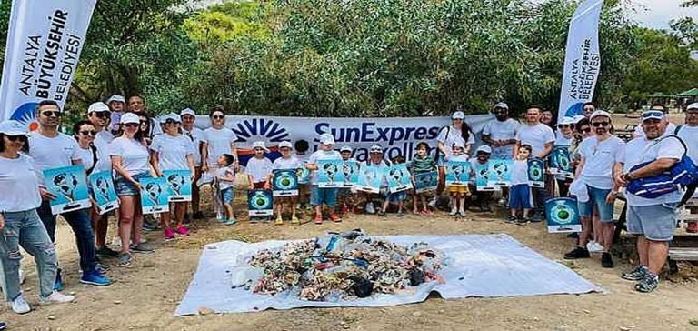 SunExpress’ten Dünya Çevre Günü’nde Kıyı Temizleme Etkinliği