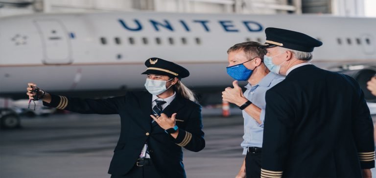 Uçuş Ekibi Gıda Zehirlenmesi Geçirince United Airlines Uçağı Geri Döndü