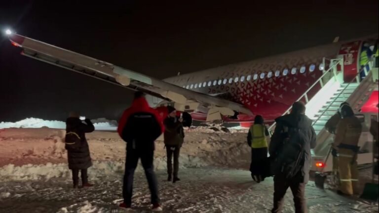 Rusya’nın Saransk Şehrine İnen Uçak, Artistik Buz Pateni Ekibiyle Olaylı İniş Yaptı